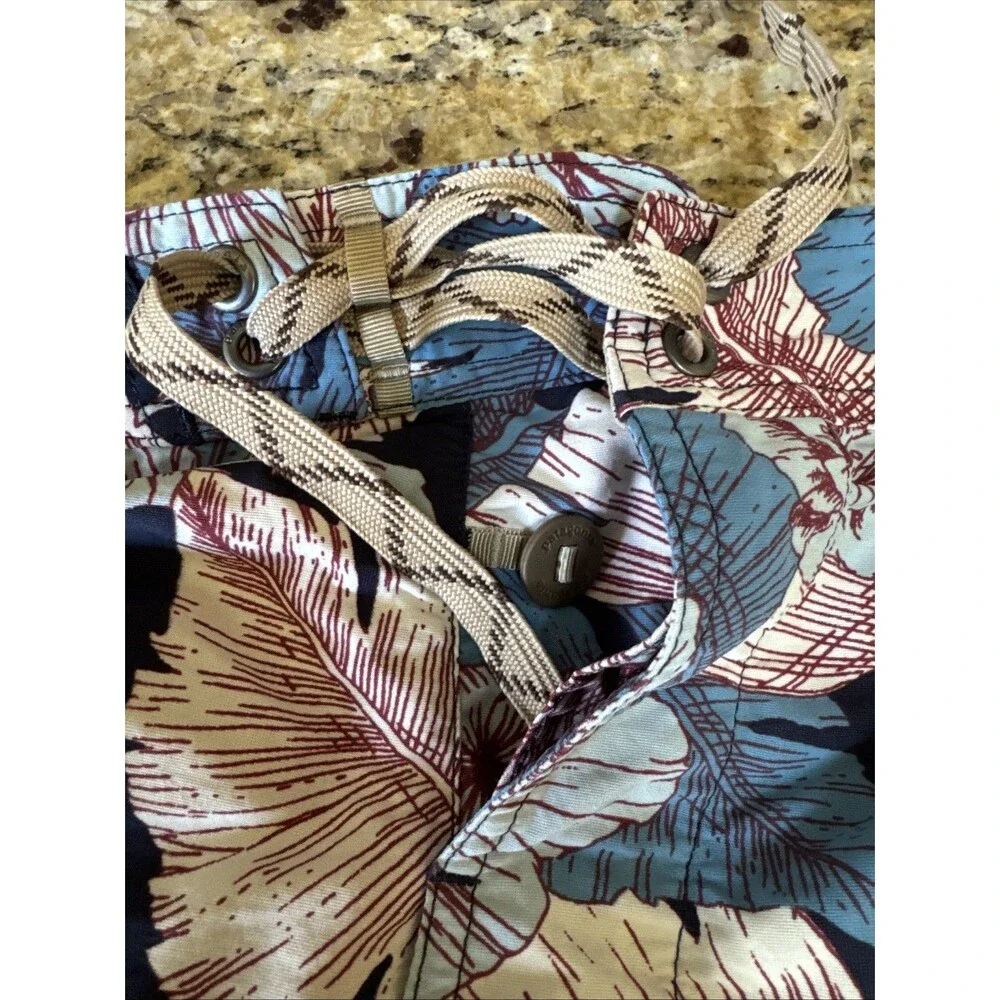 Patagonia hibiscus tropical